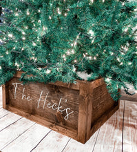 Load image into Gallery viewer, Wood Christmas tree skirt /Box

